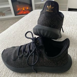 Kids girls Adidas sneaker size 4 girls